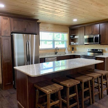 The Brick House: Brand New! 3 Bedroom Home With Private Driveway Пиджен-Фордж Экстерьер фото