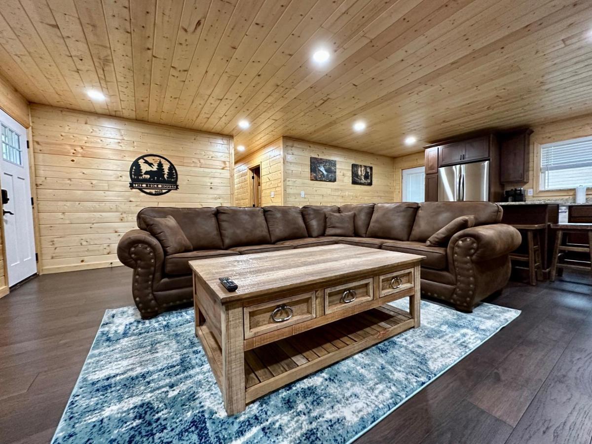 The Brick House: Brand New! 3 Bedroom Home With Private Driveway Пиджен-Фордж Экстерьер фото